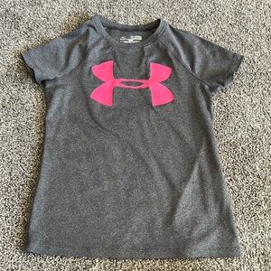 Girls under armour size S t shirt
